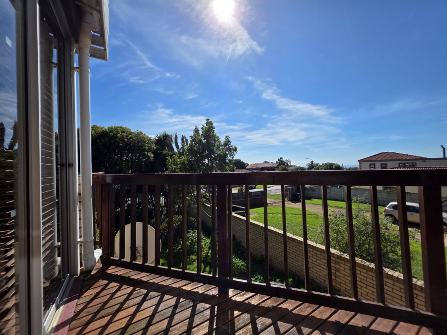 4 Bedroom Property for Sale in Wavecrest Eastern Cape